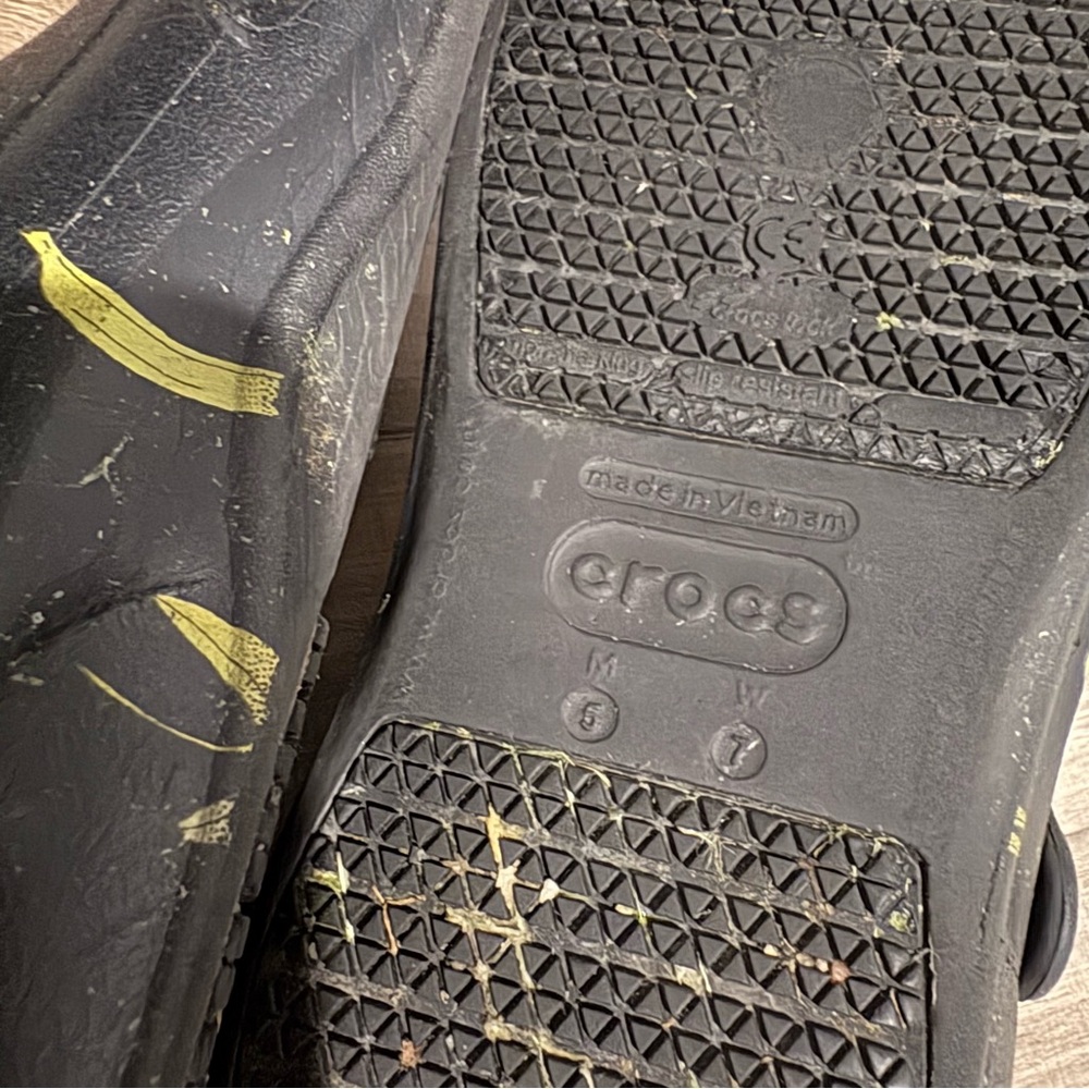 Crocs at Work Unisex Bistro Slip Resistant Clog Banana Black Yellow Women’s 7 - Picture 6 of 7